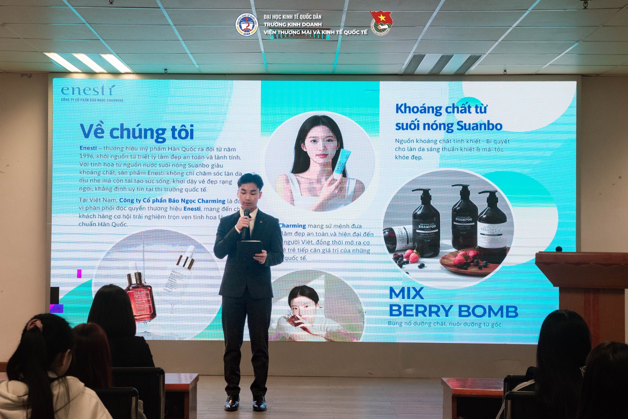 Hình ảnh đại diện Enesti trình bày về thương hiệu và các dòng sản phẩm tại workshop Xuất nhập khẩu và Thương hiệu tổ chức ở Đại học Kinh tế Quốc dân.